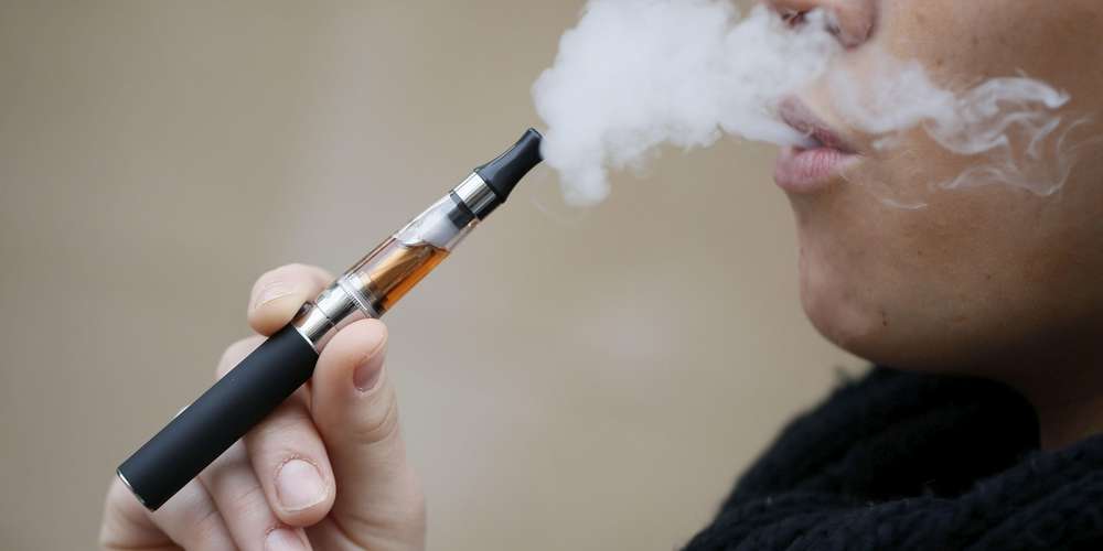 Le vapotage a permis à 700 000 fumeurs quotidiens d’arrêter la cigarette, selon une étude
