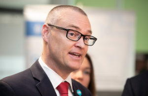 Le Ministre de la Santé néo-zélandais David Clark annonce un plan d'action visant à encadrer le vapotage